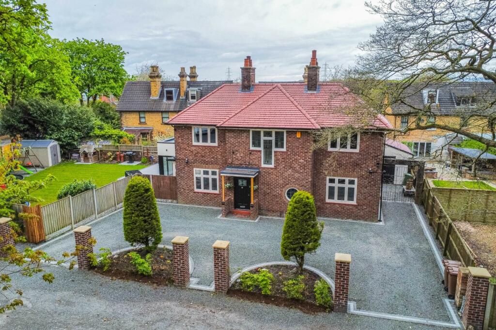 4 bedroom detached house for sale in Park Avenue, Eccleston Park
