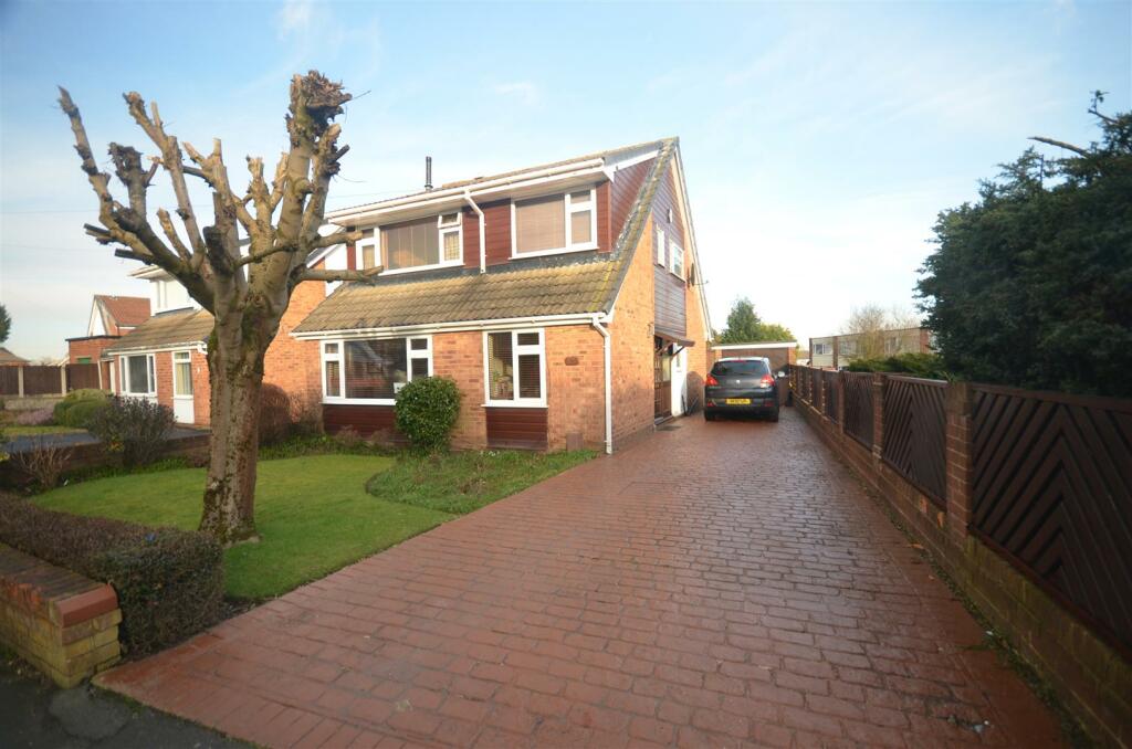 3 bedroom detached house for sale in Dunbeath Avenue, Rainhill, Prescot