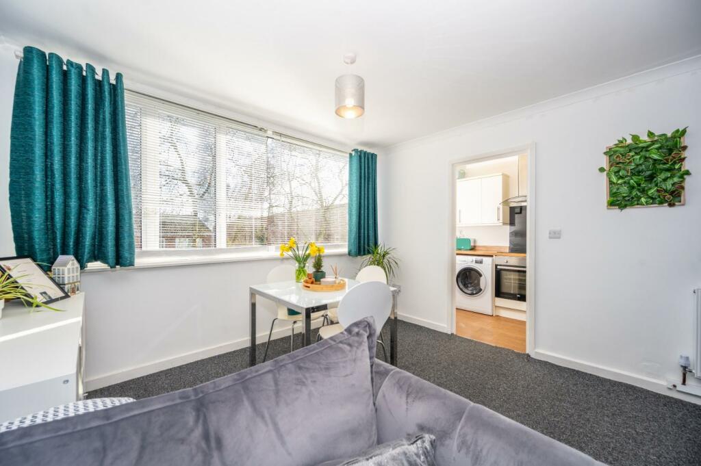2 bedroom flat for sale in Lee Close, Rainhill, Prescot, L35