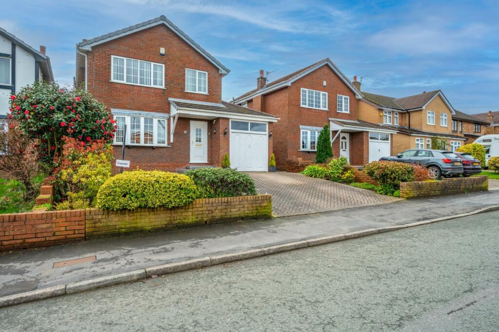 4 bedroom detached house for sale in Ashton Avenue, Rainhill, Prescot, L35