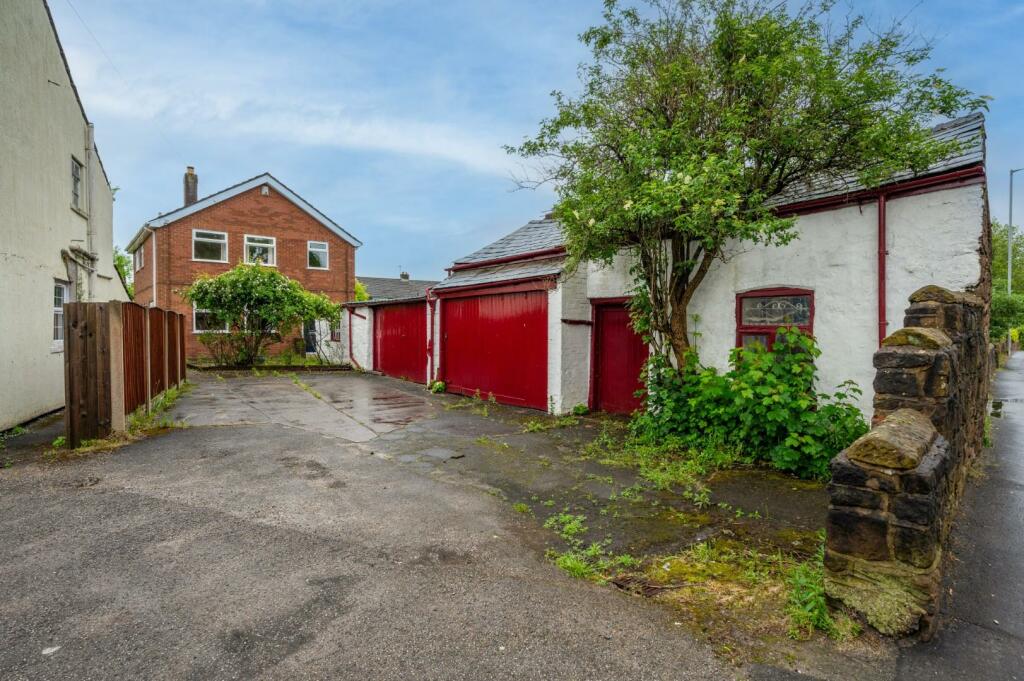 4 bedroom detached house for sale in Warrington Road, Rainhill, Prescot