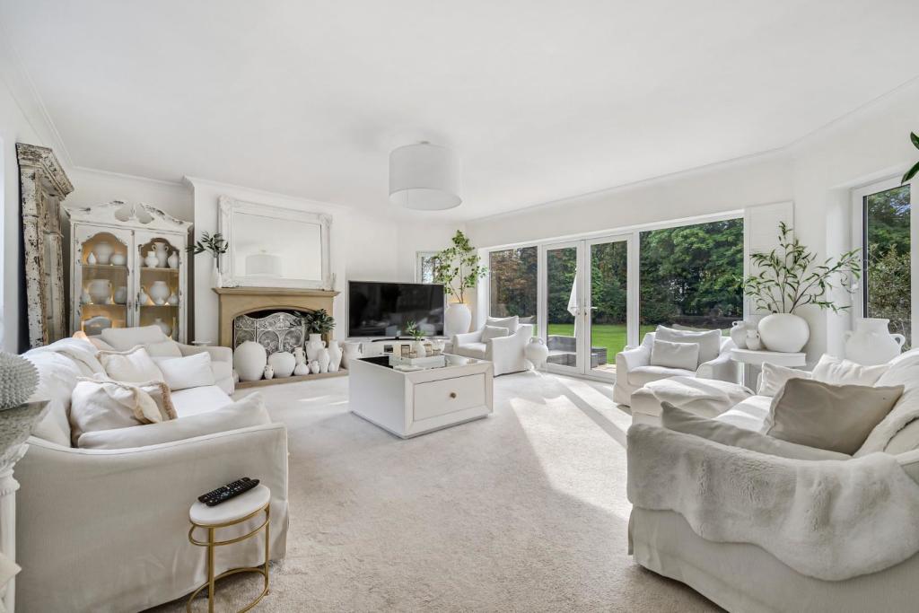 4 bedroom detached house for sale in Wilmere Lane, Widnes, WA8