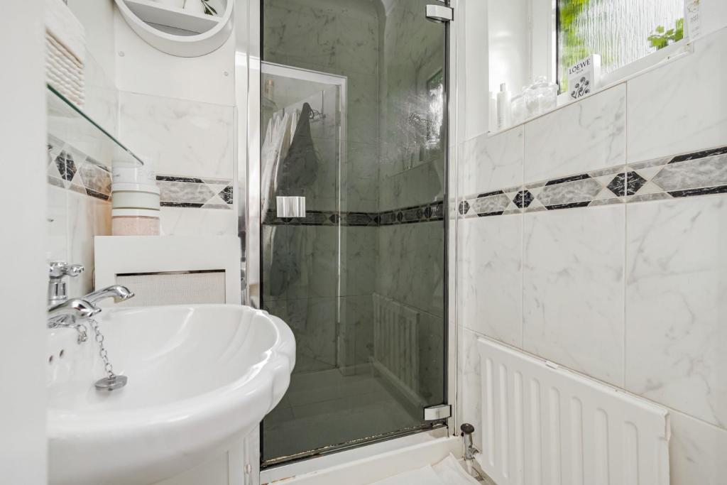 4 bedroom detached house for sale in Wilmere Lane, Widnes, WA8