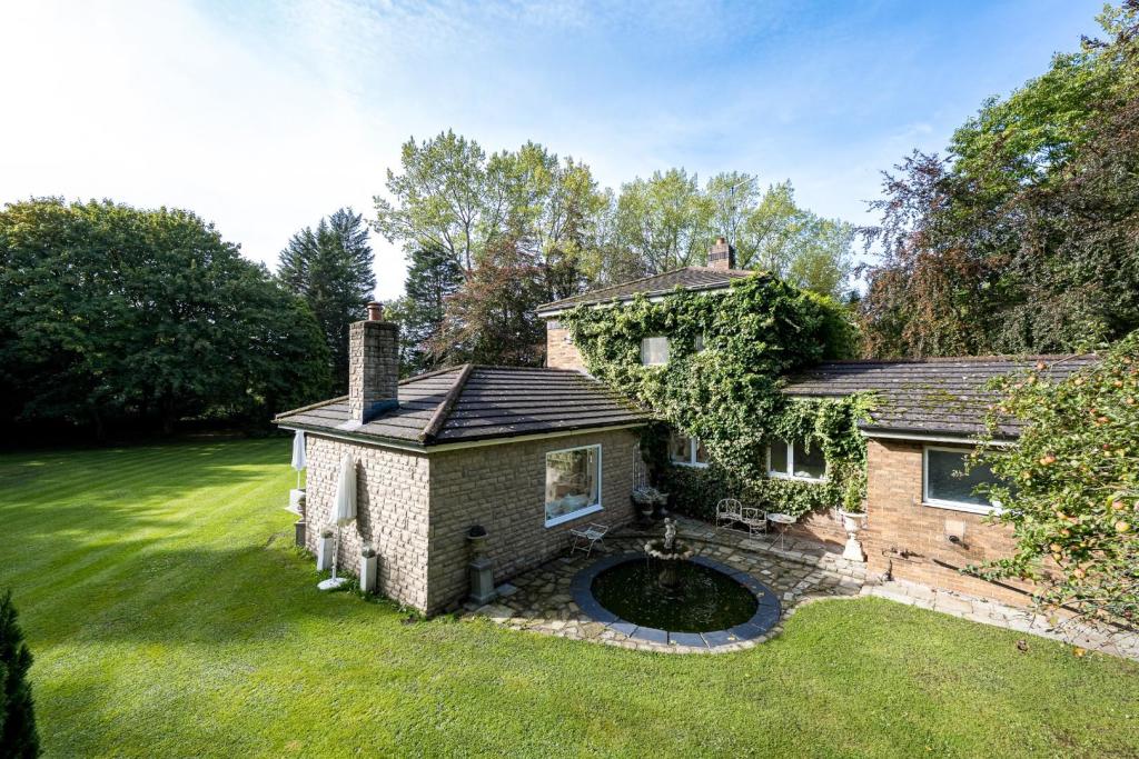 4 bedroom detached house for sale in Wilmere Lane, Widnes, WA8