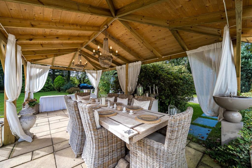 4 bedroom detached house for sale in Wilmere Lane, Widnes, WA8