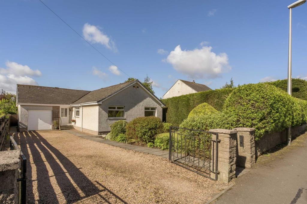 4 bedroom detached bungalow in Belwood Road, Milton Bridge, Penicuik