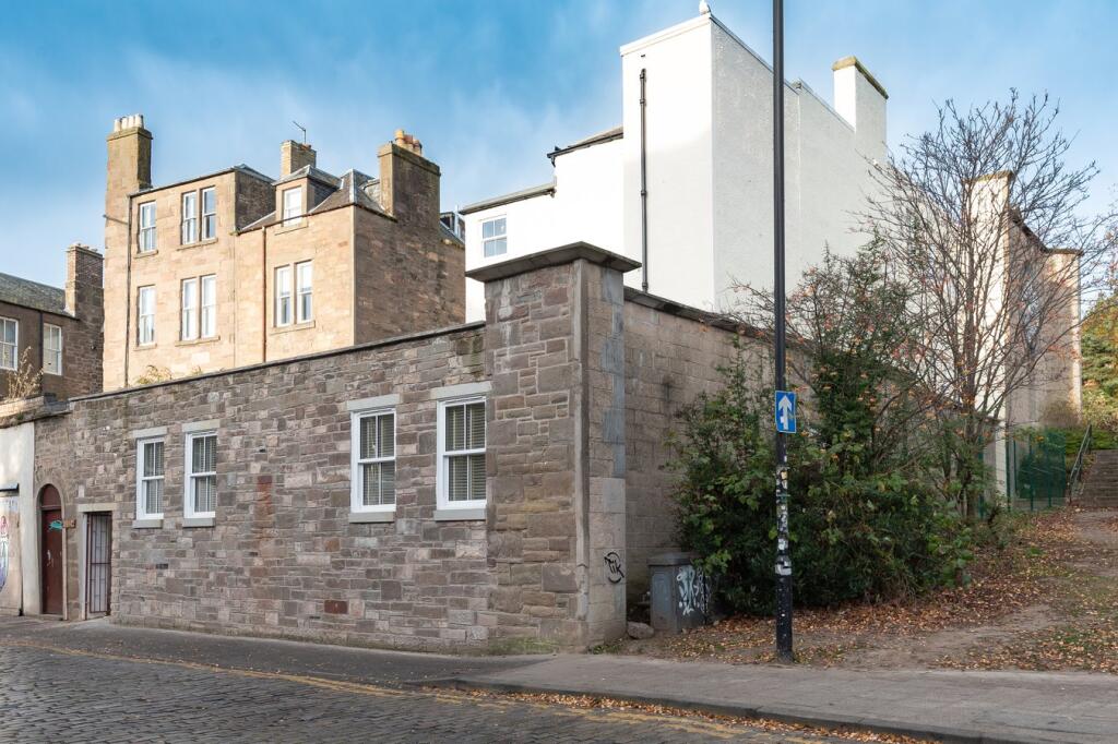 Main image of property: Cowgate, Dundee, DD1