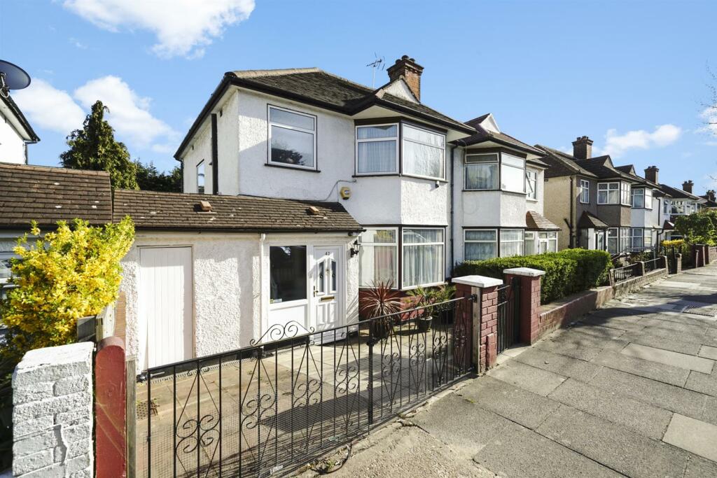 3 bedroom semidetached house for sale in Dollis Hill Avenue, Dollis