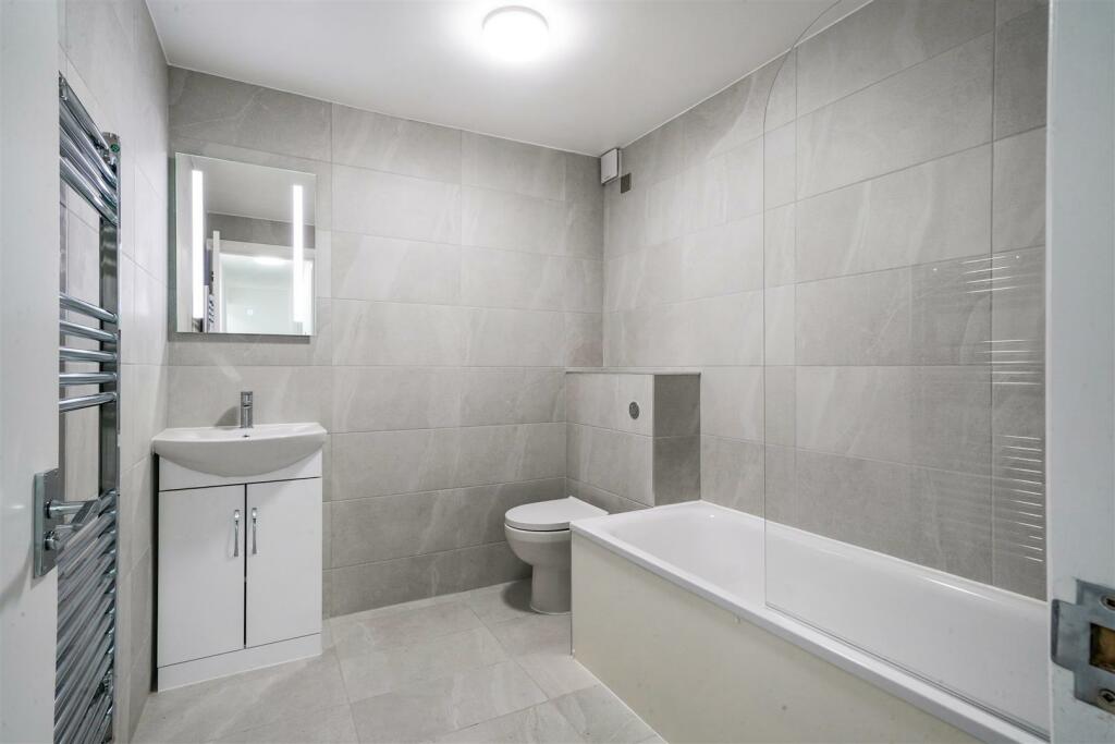 2 bedroom flat for sale in Hawarden Hill, Dollis Hill, NW2