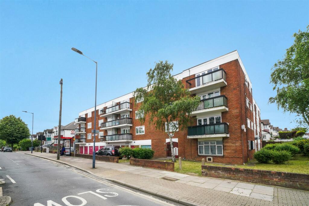 2 bedroom flat for sale in Tanfield Avenue, Neasden, NW2
