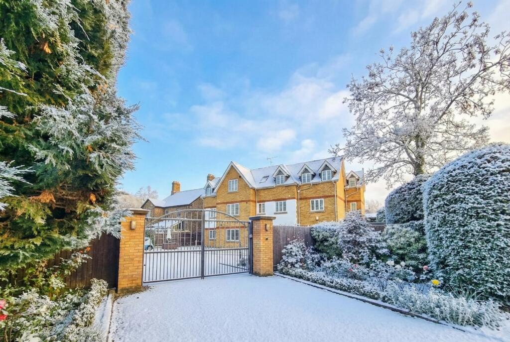 Main image of property: The Maples, London Road, Sawbridgeworth, Hertfordshire, CM21