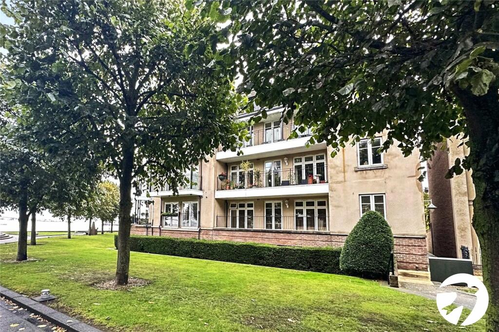 2 bedroom flat for sale in The Boulevard, Greenhithe, DA9