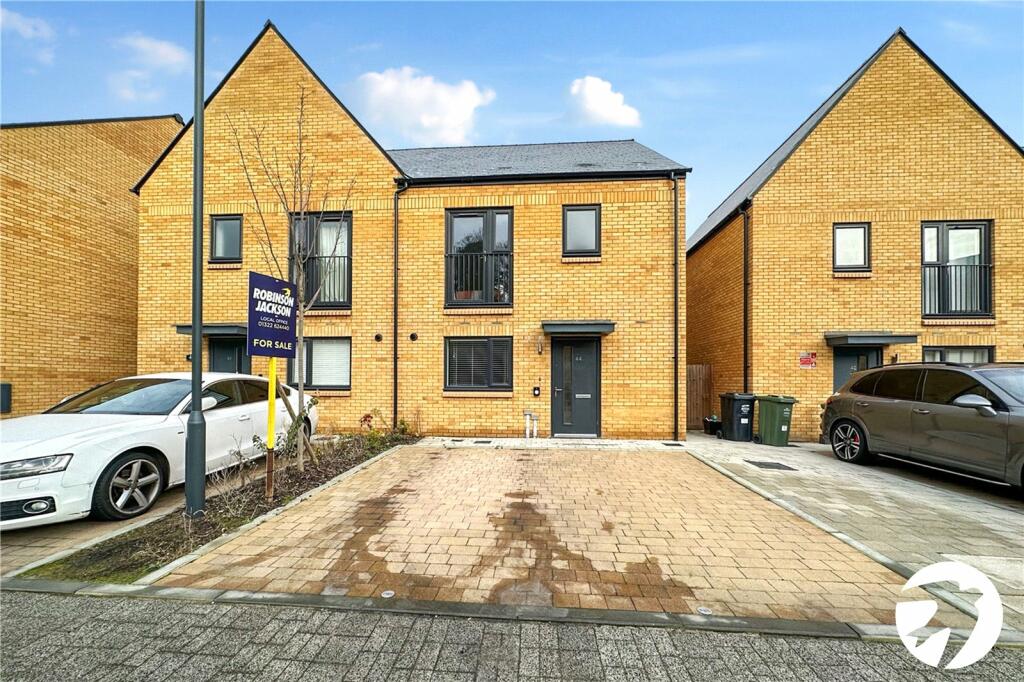 3 bedroom semidetached house for sale in Cresswell Road,