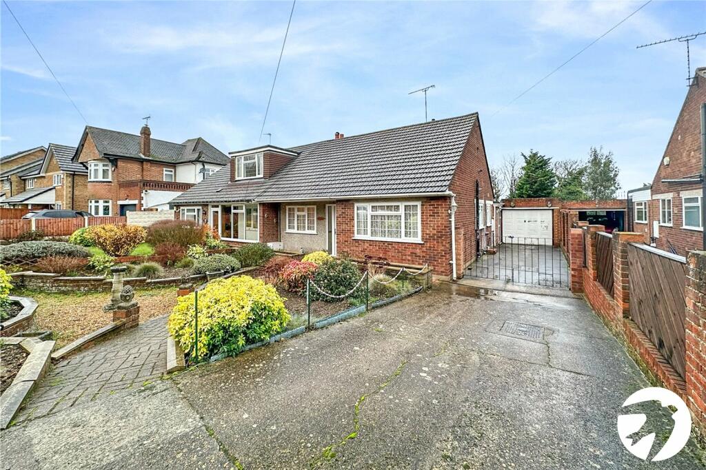 2 bedroom bungalow for sale in Hedge Place Road, Greenhithe, Kent, DA9