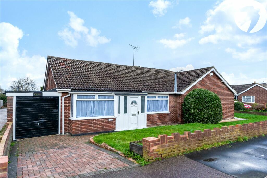 2 bedroom bungalow for sale in Manor Road, Kent, DA10