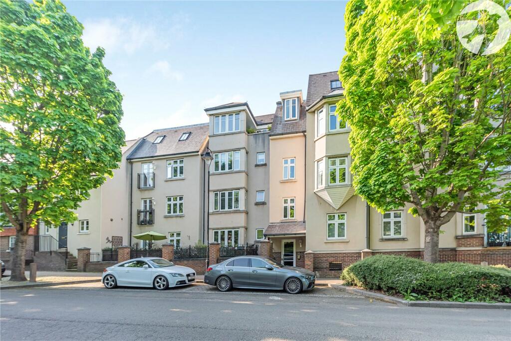 3 bedroom duplex for sale in Ingress Park Avenue, Greenhithe, Kent, DA9