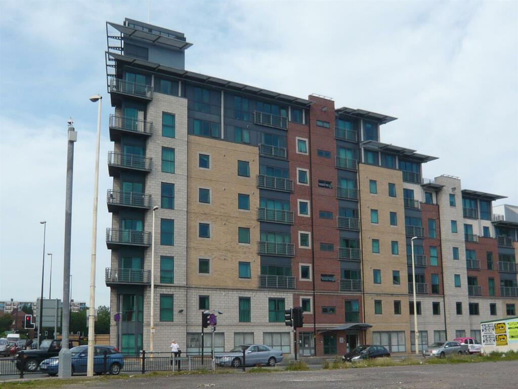 2 bedroom flat for rent in City Point 2, 156 Chapel Street, Salford, M3