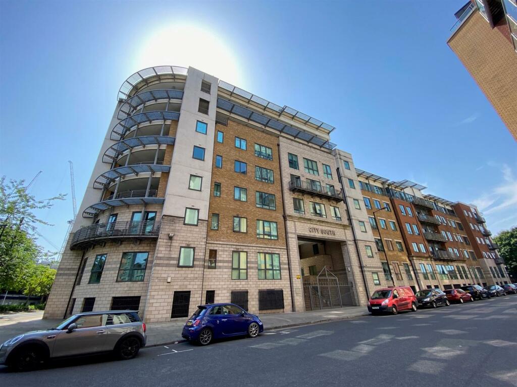 2 bedroom apartment for rent in City South, 39 City Road East, Manchester, M15