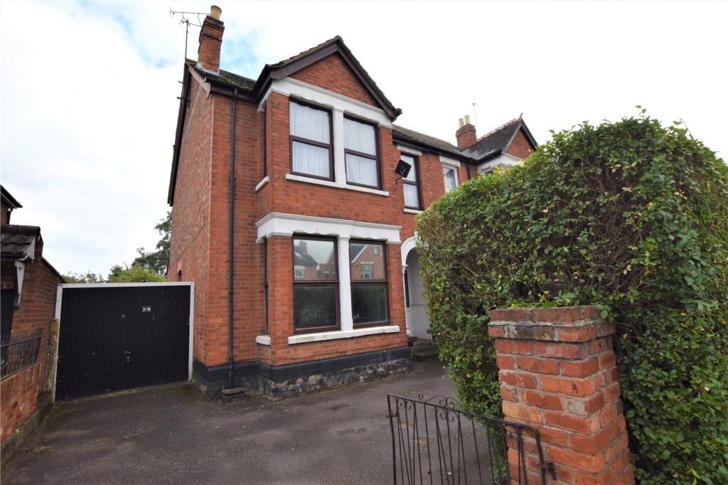4 bedroom semi-detached house for sale in Stroud Road, Gloucester, Gloucestershire, GL1