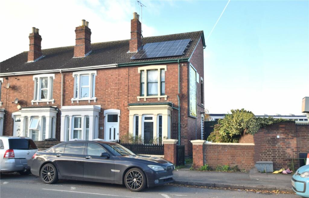 2 bedroom end of terrace house for sale in Bristol Road, Gloucester, Gloucestershire, GL1
