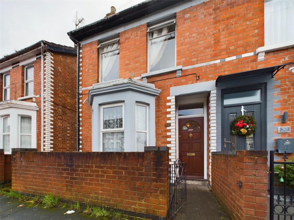 4 bedroom semidetached house for sale in Lysons Avenue, Gloucester