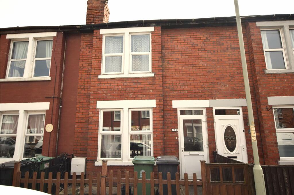 2 bedroom terraced house for sale in Stanley Road, Gloucester