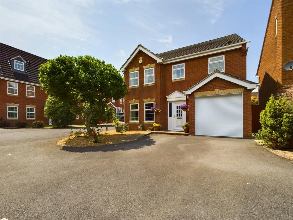 4 bedroom detached house for sale in Horseshoe Way, Hempsted