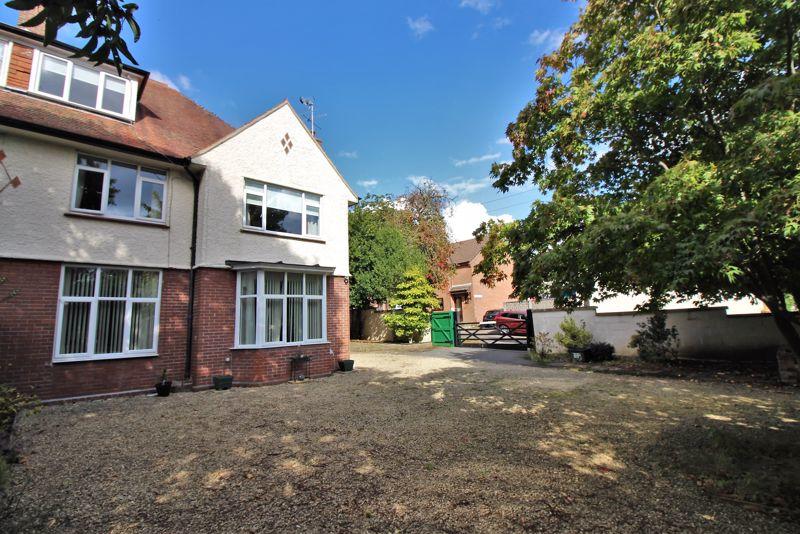 4 bedroom semidetached house for sale in Crewkerne Road, Chard, TA20