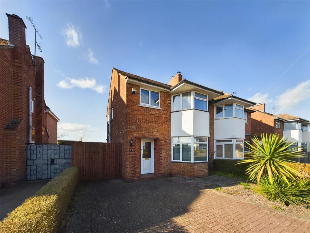 3 bedroom semidetached house for sale in Oxstalls Way, Longlevens