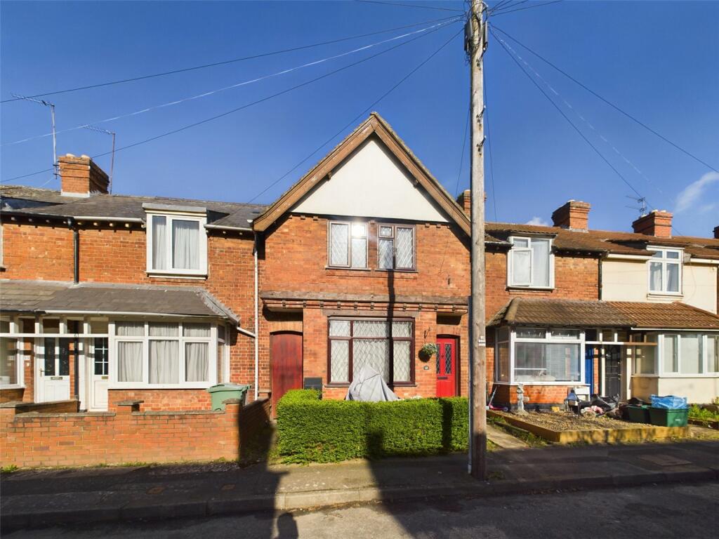 3 bedroom terraced house for sale in Armscroft Road, Gloucester, Gloucestershire, GL2