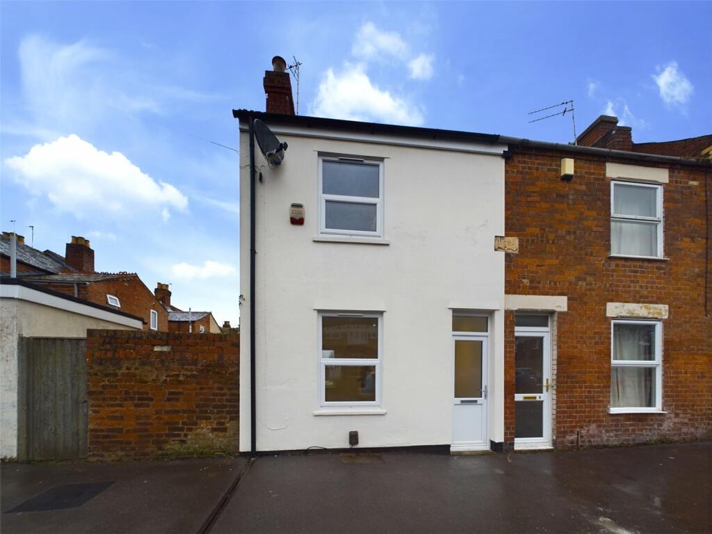 3 bedroom end of terrace house for sale in Sweetbriar Street, Gloucester, Gloucestershire, GL1