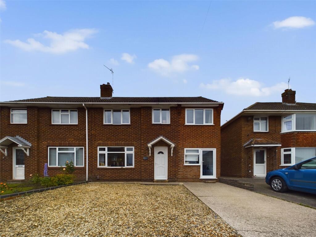4 bedroom semidetached house for sale in Lavington Drive, Longlevens