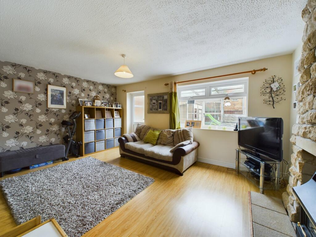 3 bedroom semidetached house for sale in Church Drive, Quedgeley