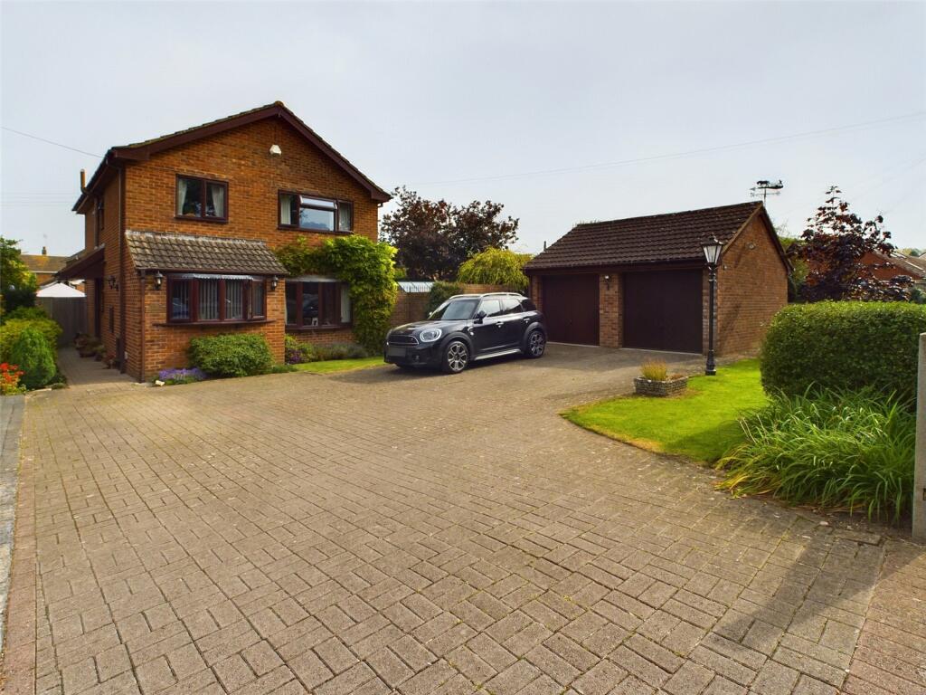 4 bedroom detached house for sale in Naas Lane, Quedgeley, Gloucester, Gloucestershire, GL2