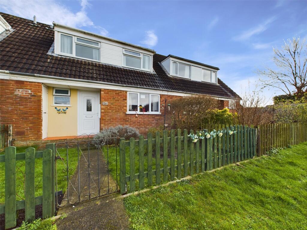 3 bedroom terraced house for sale in Courtfield Road, Quedgeley, Gloucester, Gloucestershire, GL2