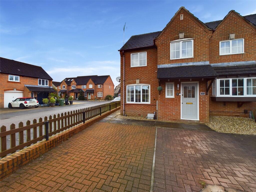 3 bedroom end of terrace house for sale in Dovedale Close, Hardwicke, Gloucester, Gloucestershire, GL2
