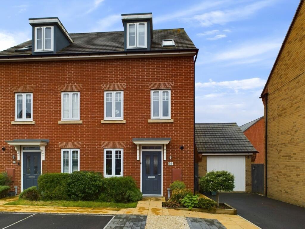 4 bedroom semidetached house for sale in Brambling Way, Hardwicke