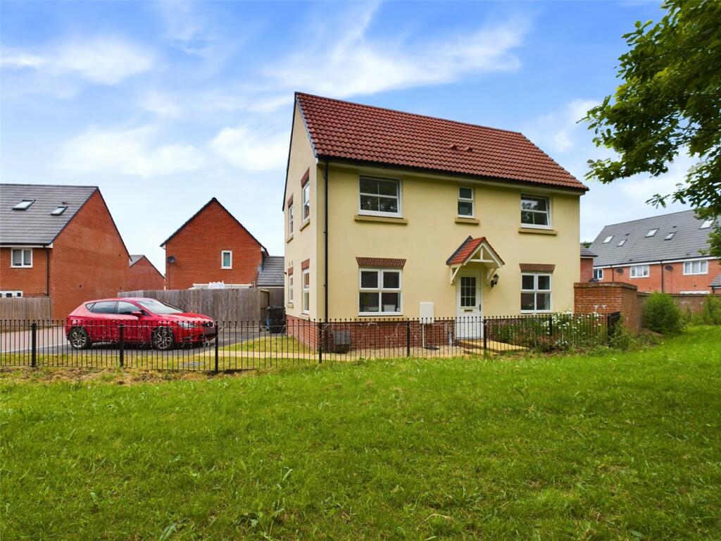 3 bedroom detached house for sale in Rudloe Drive Kingsway, Quedgeley
