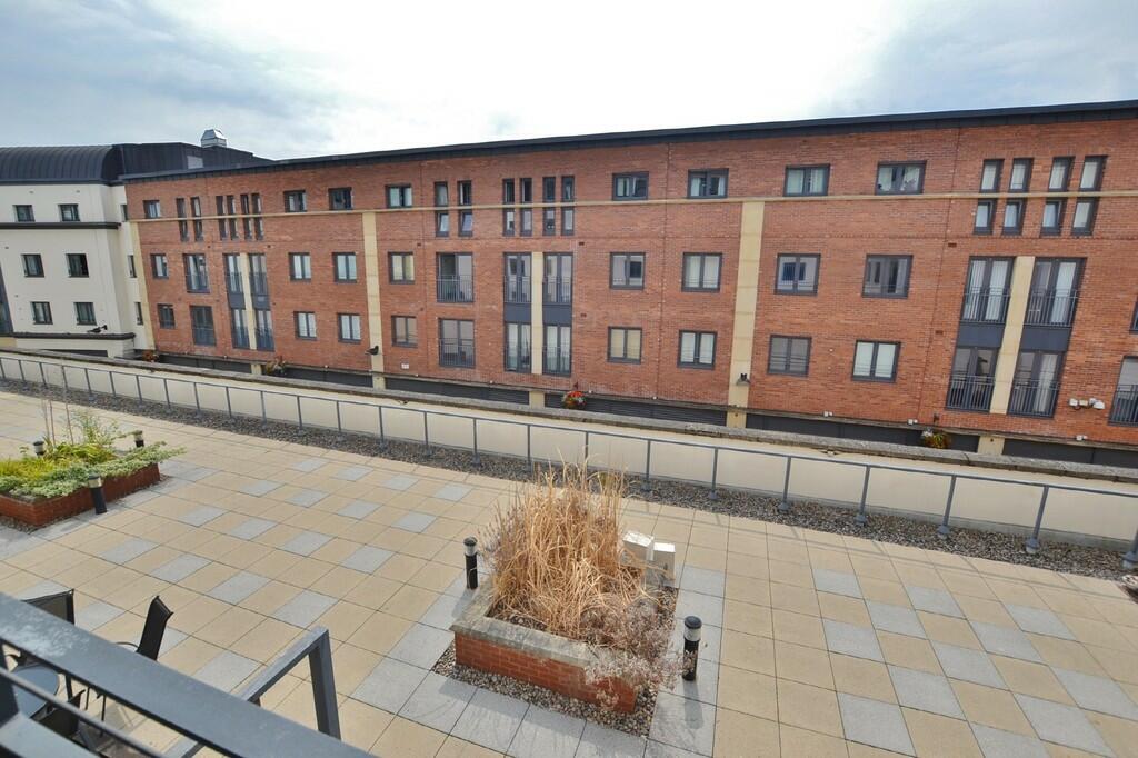 2 bedroom apartment for rent in Regent House, 89 Parade, CV32
