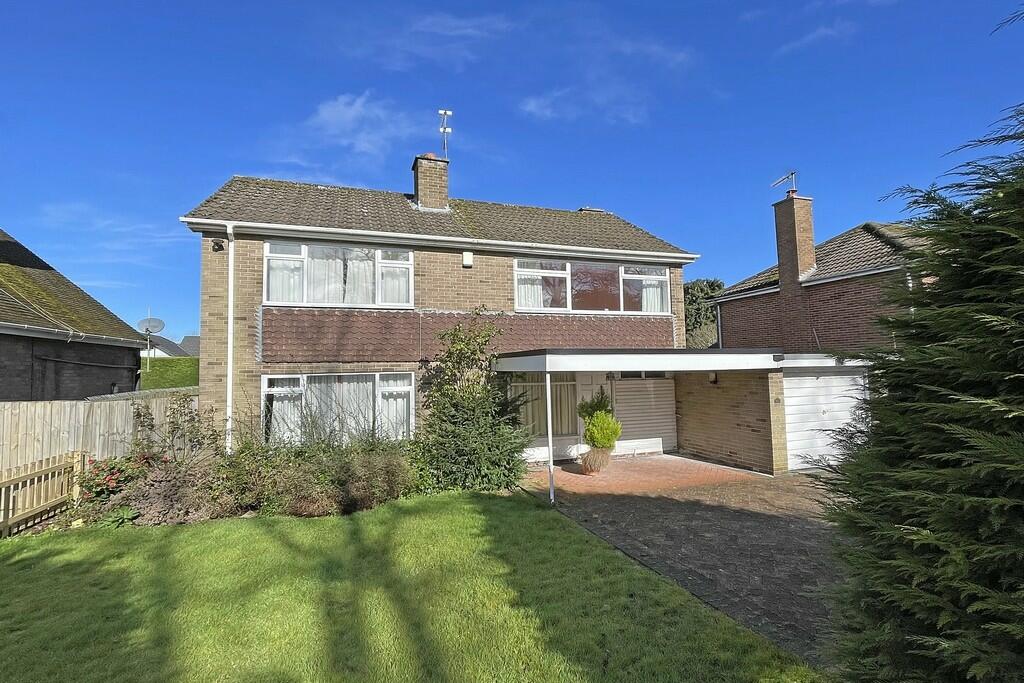 4 bedroom detached house for sale in Beverley Road, Leamington Spa, CV32