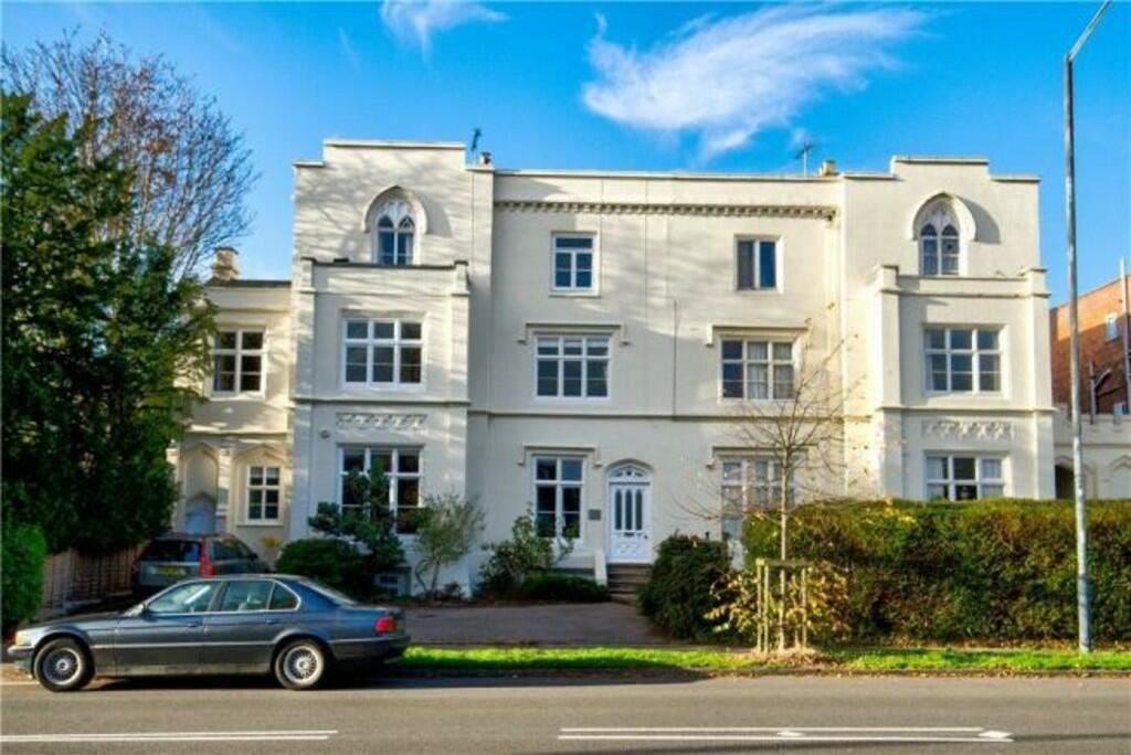 3 bedroom apartment for rent in Warwick Place, Leamington Spa, CV32