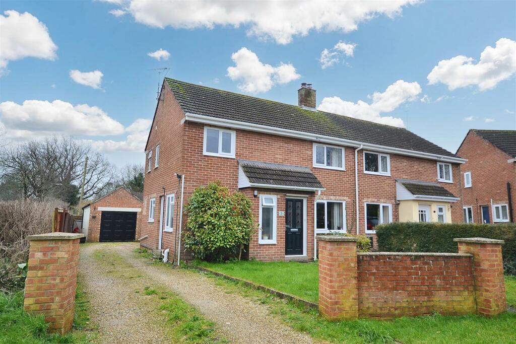 3 bedroom semidetached house for sale in Chalky Road, Broadmayne