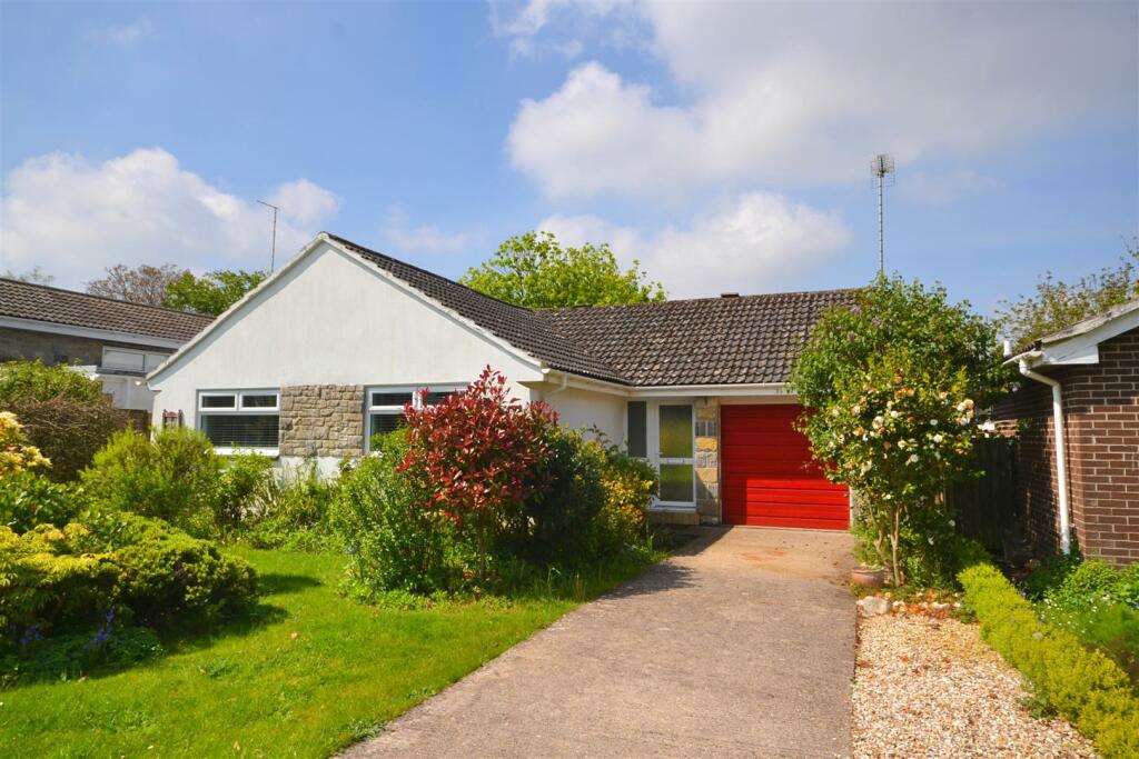 3 bedroom detached bungalow for sale in Binghams Road, Crossways