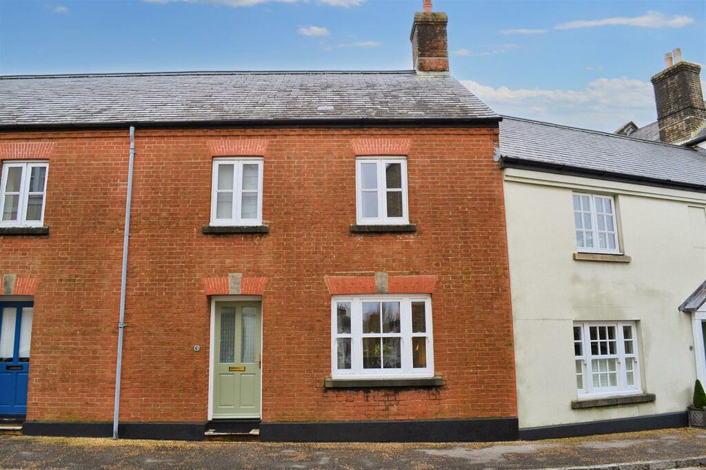 3 bedroom terraced house for sale in Street, DT1