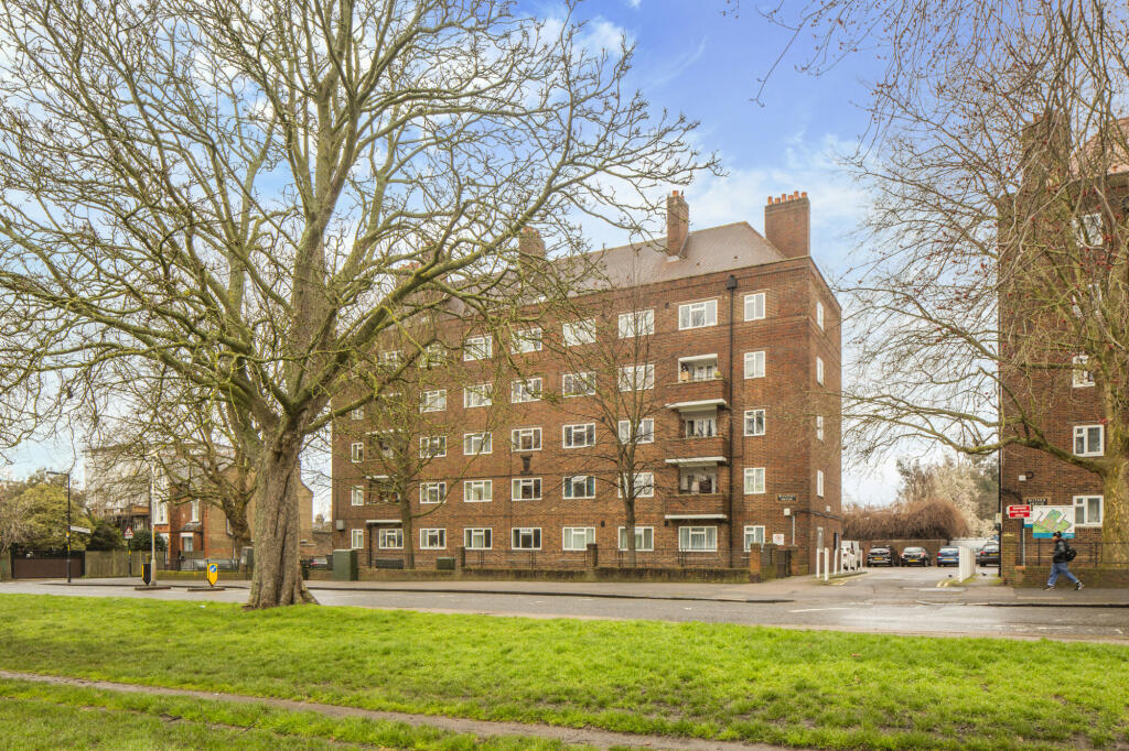 2 bedroom flat for sale in Waveney House, Peckham Rye, London, SE15