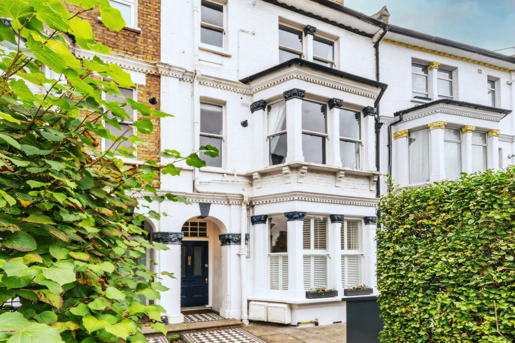2 bedroom flat for sale in Worlingham Road, East Dulwich, SE22