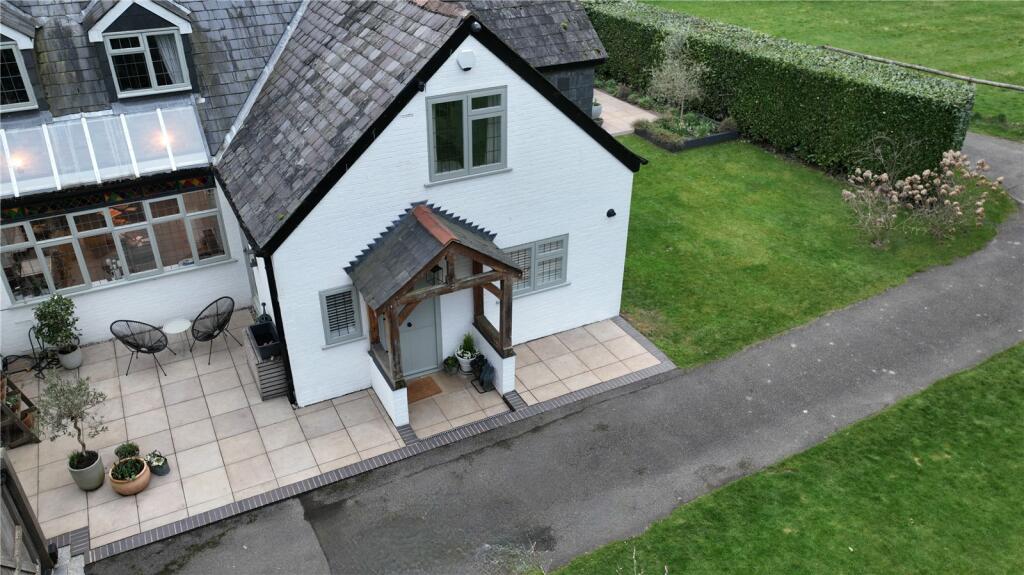 3 bedroom semidetached house for sale in Remenham Hill, Remenham