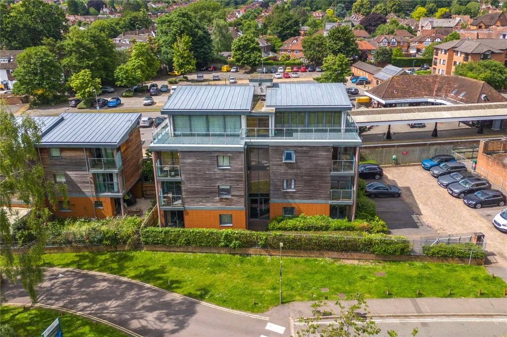 Main image of property: Meadow Road, Henley-on-Thames, Oxfordshire, RG9