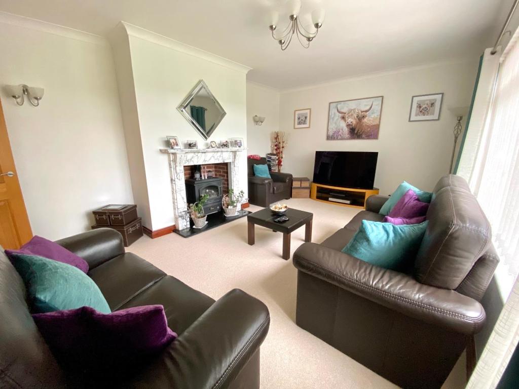 5 bedroom detached bungalow for sale in Uplowman Road, Tiverton, Devon, EX16