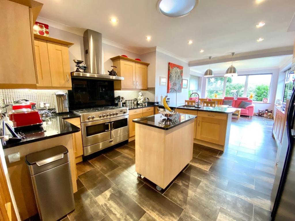 5 bedroom detached bungalow for sale in Uplowman Road, Tiverton, Devon